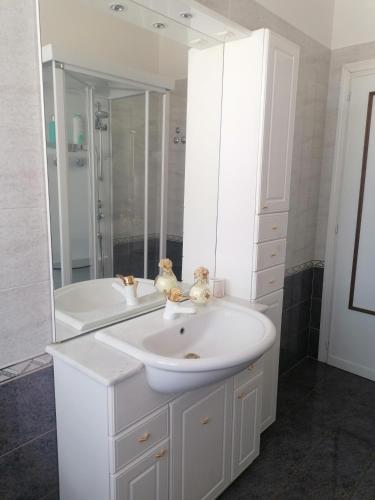 Ένα μπάνιο στο B&B VILLA GINEVRA