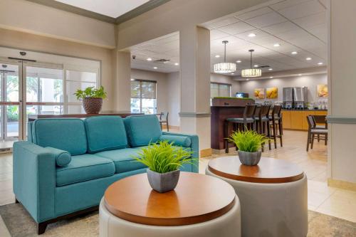 Comfort Suites Near Universal Orlando Resort Image