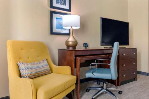 Comfort Suites Near Universal Orlando Resort Image