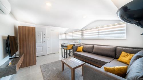 Μια τηλεόραση ή/και κέντρο ψυχαγωγίας στο Midpoint Suites
