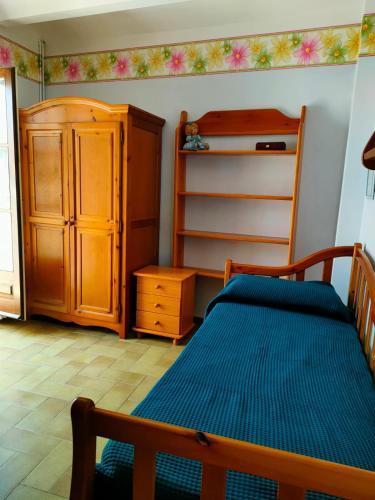 a bedroom with a bed and a dresser at Ca la Magda in Camarasa