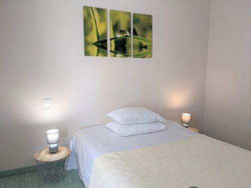 Postel nebo postele na pokoji v ubytování Auberge du Poids Public Logis Hotel