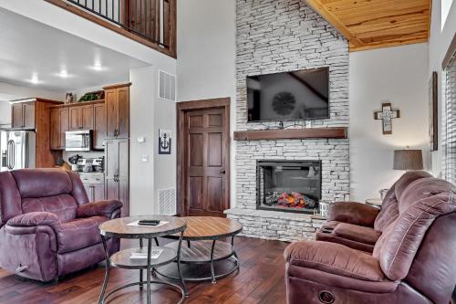 a living room with two chairs and a fireplace at Rockwood Lake Lodge home in Branson