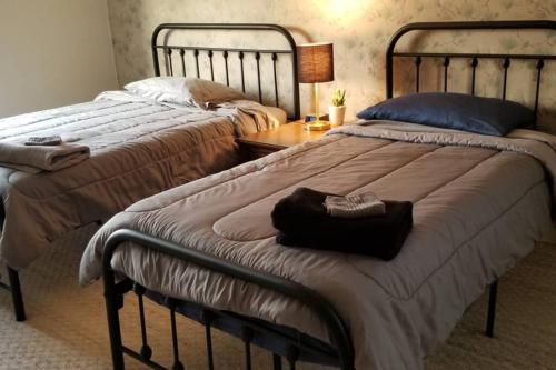 two beds sitting next to each other in a bedroom at Charming Home In Quiet Grangeville Neighborhood in Grangeville