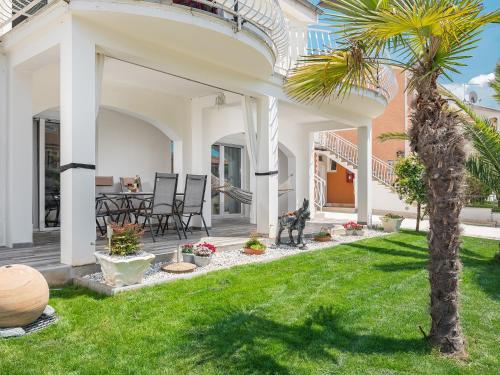 a patio with a palm tree in a yard at NEW 2020! 3 bedrooms apartment Simona in Poreč