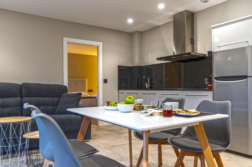 a kitchen and living room with a table and chairs at Aparthotel Ría de Lires in Lires