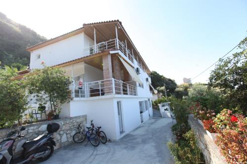 Γενική θέα στο βουνό ή θέα στο βουνό από  αυτό το ξενοδοχείο διαμερισμάτων