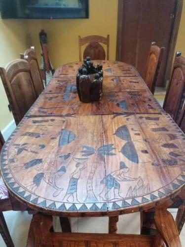 a wooden table with a bag sitting on top of it at B&B BONE NOVELLE dimora storica palazzo zuzi in LʼAquila