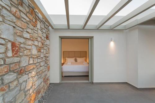 Кровать или кровати в номере T7 LUXURY VILLAS PAROS
