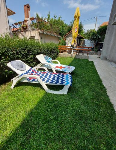 Κήπος έξω από το Apartman Palma