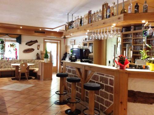 Hotel Wasserfall - including Summercardにあるレストランまたは飲食店