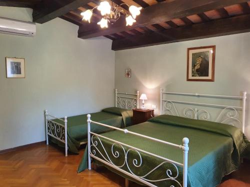 a bedroom with two beds and a ceiling at Casa Giogo in Arezzo