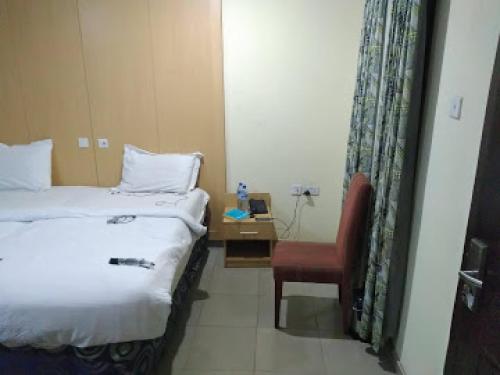 Ein Bett oder Betten in einem Zimmer der Unterkunft Room in Apartment - Ikogosi Warm Springs - Presidential Lodge
