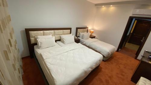 Cama o camas de una habitación en Golden Rose Hotel