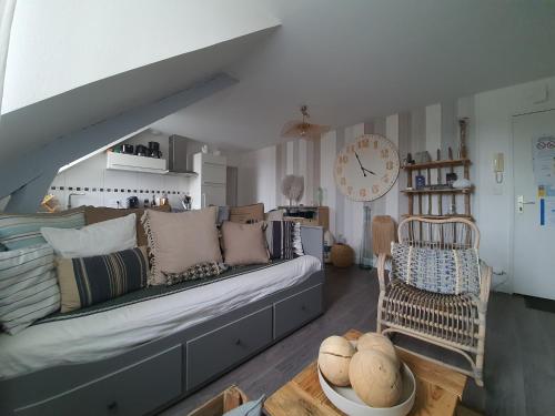 a living room with a couch and a table at Bord de Mer l'Appartement à Loctudy in Loctudy