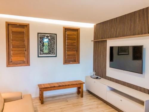 Una televisión o centro de entretenimiento en Hotel Fazenda Triunfo