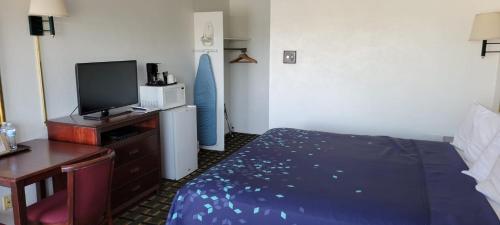 Postel nebo postele na pokoji v ubytování Stagecoach Motel