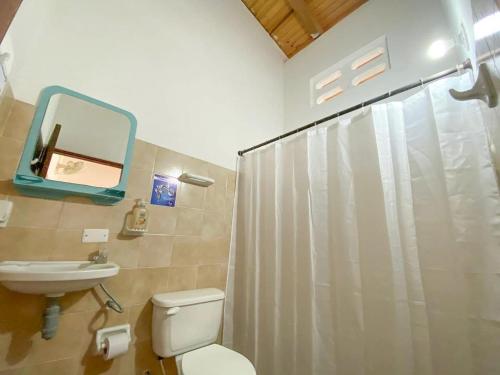 A bathroom at Hotel Refugio J.G