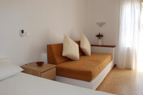 En eller flere senge i et værelse på Hotel Kamari
