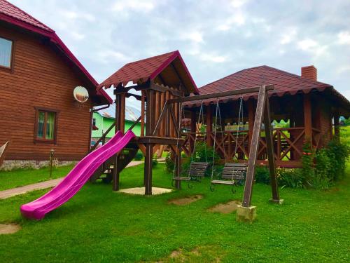 Ο χώρος παιχνιδιού για παιδιά στο Plavianska Sadyba