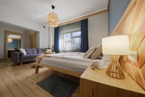 Łóżko lub łóżka w pokoju w obiekcie Biała izba Apartamenty