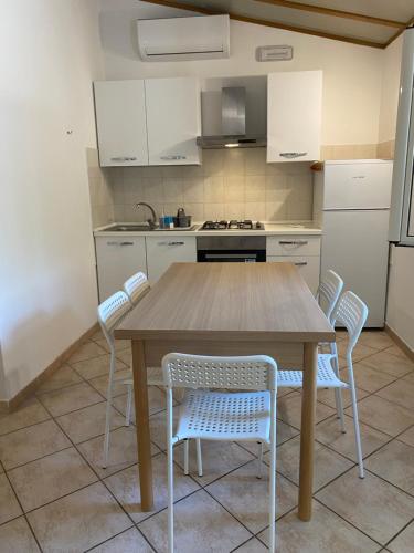 Η κουζίνα ή μικρή κουζίνα στο Quirino Residence