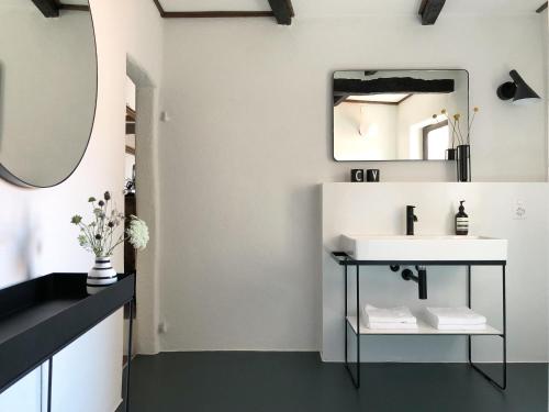 a bathroom with a sink and a mirror at Casa al Vento in Bidogno