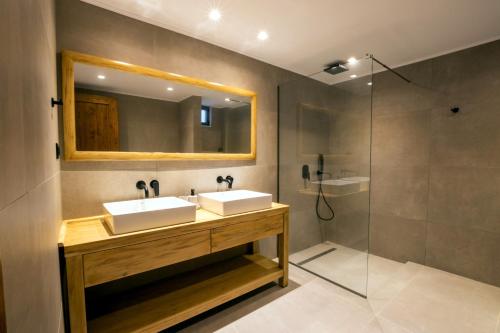 een badkamer met 2 wastafels en een douche bij Cato Agro 4, Seafront Villa with Private Pool in Karpathos