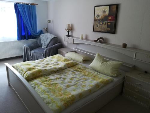 Postel nebo postele na pokoji v ubytování schnuggliche Ferienwohnung
