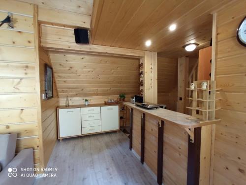 Kuchyň nebo kuchyňský kout v ubytování DOMEK WYPOCZYNKOWY DOMINIK