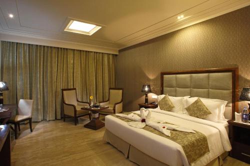 מיטה או מיטות בחדר ב-Godwin Haridwar