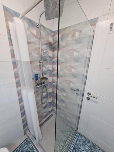 Ένα μπάνιο στο Ema Apartman