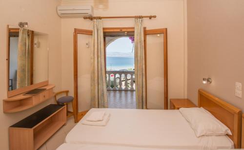 Ένα ή περισσότερα κρεβάτια σε δωμάτιο στο Dionysos Apartments
