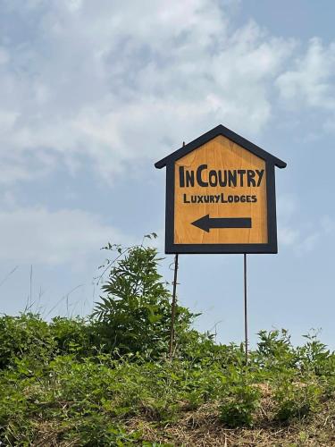 a sign that reads in country library lodges at In Country Luxury Lodges in Camerino