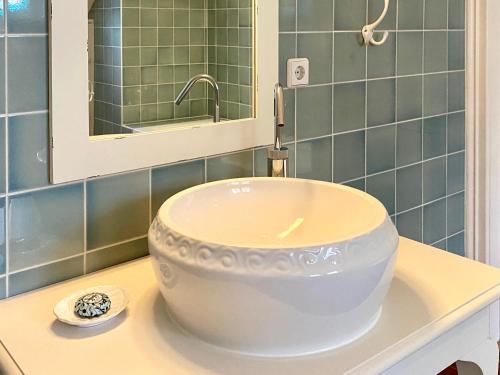 Ένα μπάνιο στο FeWo Art Deco