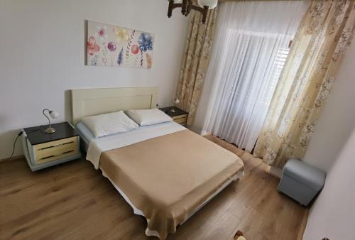 Postel nebo postele na pokoji v ubytování Apartman Kampor