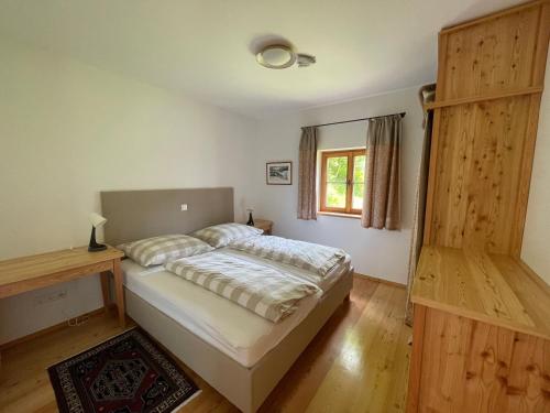 a bedroom with a bed and a window at Klösterle Haus Egon in Arriach