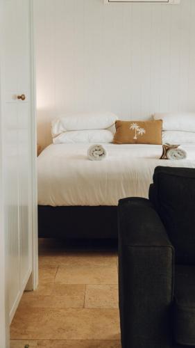 Cama o camas de una habitación en Pineapple Studio Byron Bay
