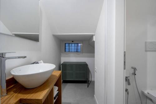 Koupelna v ubytování Ormesini Courtyard Apartment