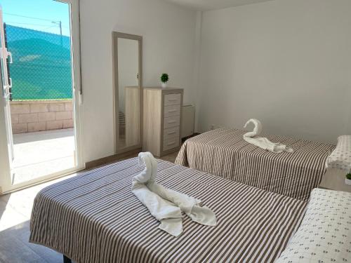 Llit o llits en una habitació de La Casita Alere en Playa Carnota con patio y barbacoa
