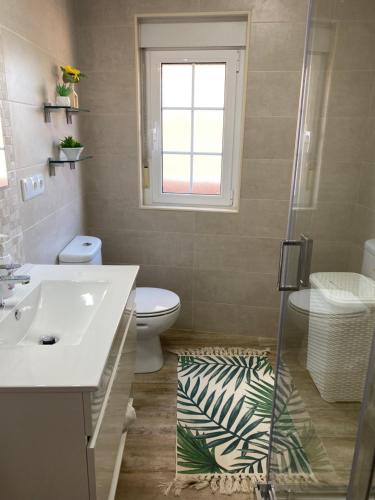 Bany a La Casita Alere en Playa Carnota con patio y barbacoa