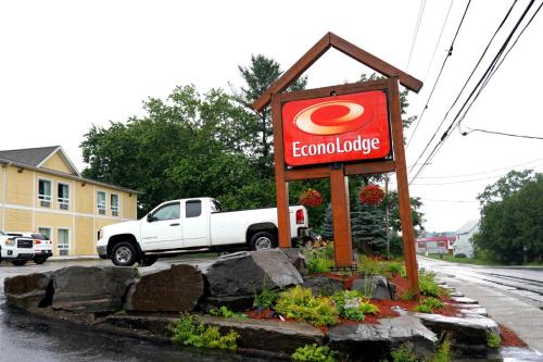 a sign for a food store with a truck in the background at Econolodge Huntsville in Huntsville