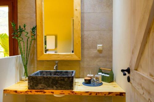 Un baño de Istron Agnanti