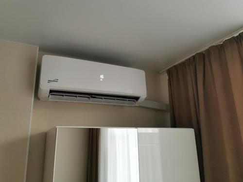 a air conditioner on the ceiling of a room at Green Apartments in Chernihiv