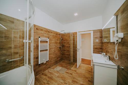 Koupelna v ubytování Villa Laurus Residence