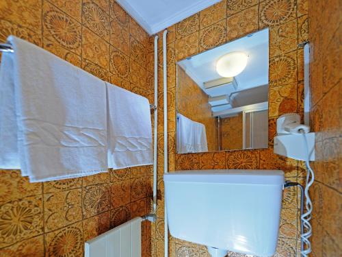 A bathroom at Hotel Alphubel