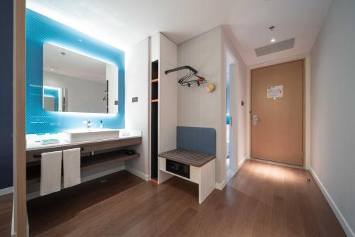 Kúpeľňa v ubytovaní Holiday Inn Express Yixing, an IHG Hotel