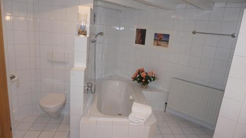 حمام في Bauernhaus am Pfänderhang mit Seeblick
