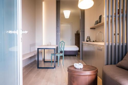 a living room with a table and a kitchen at La Casa 570 in Perugia