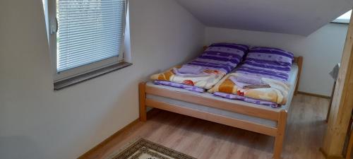 Llit o llits en una habitació de Aura City